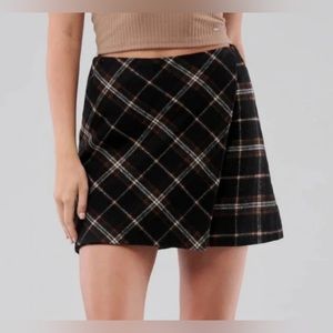 Hollister women’s plaid mini skirt